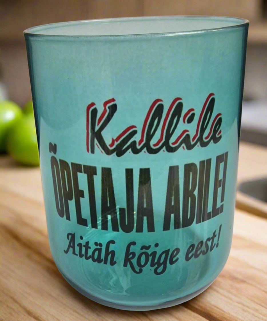 Подарок помощнику учителя